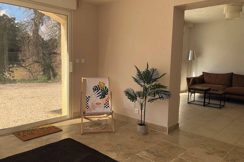 Geheel appartement, Holiday rent in a provencal house. Capacity: 2/4 people in Saint-Maximin-la-Sainte-Baume, Brignoles region