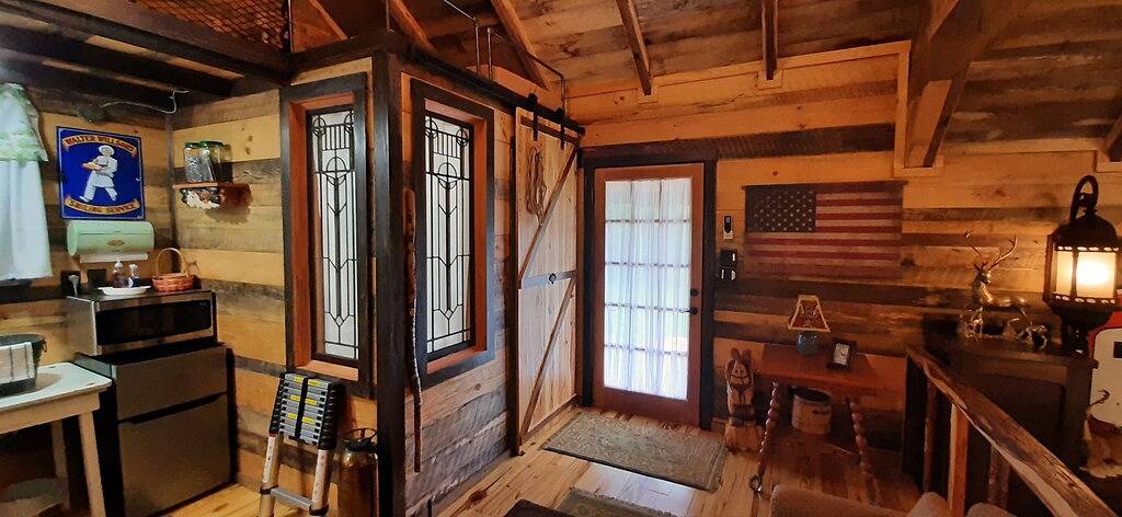 Fabulous Shack in the heart of Tellico Plains... in Monroe County (TN)