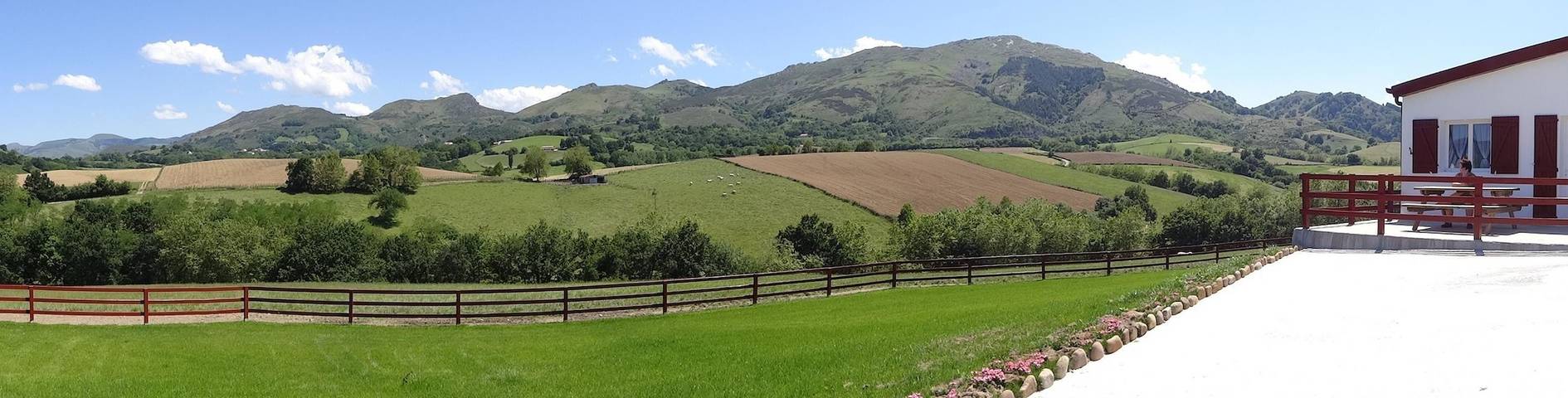 Gîte pour 6 personnes, avec terrasse et jardin