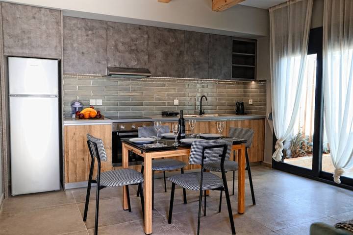 Gîte pour 3 personnes, avec terrasse ainsi que piscine et jardin dans Amoudara - 4