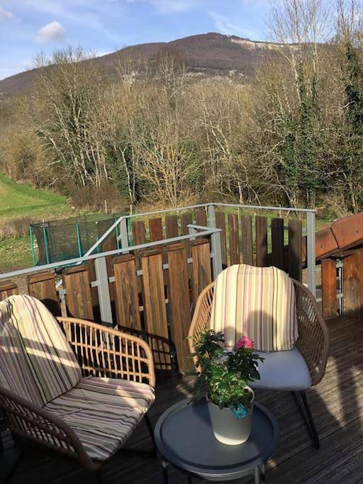 Gîte pour 4 personnes, avec vue et jardin, adapté aux familles dans Groslée - 3