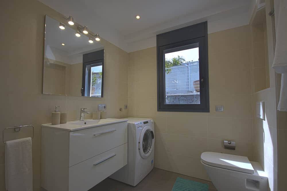 Entire apartment, Idaira I nuevo y amplio ático con tres dormitorios in Los Cristianos, Arona