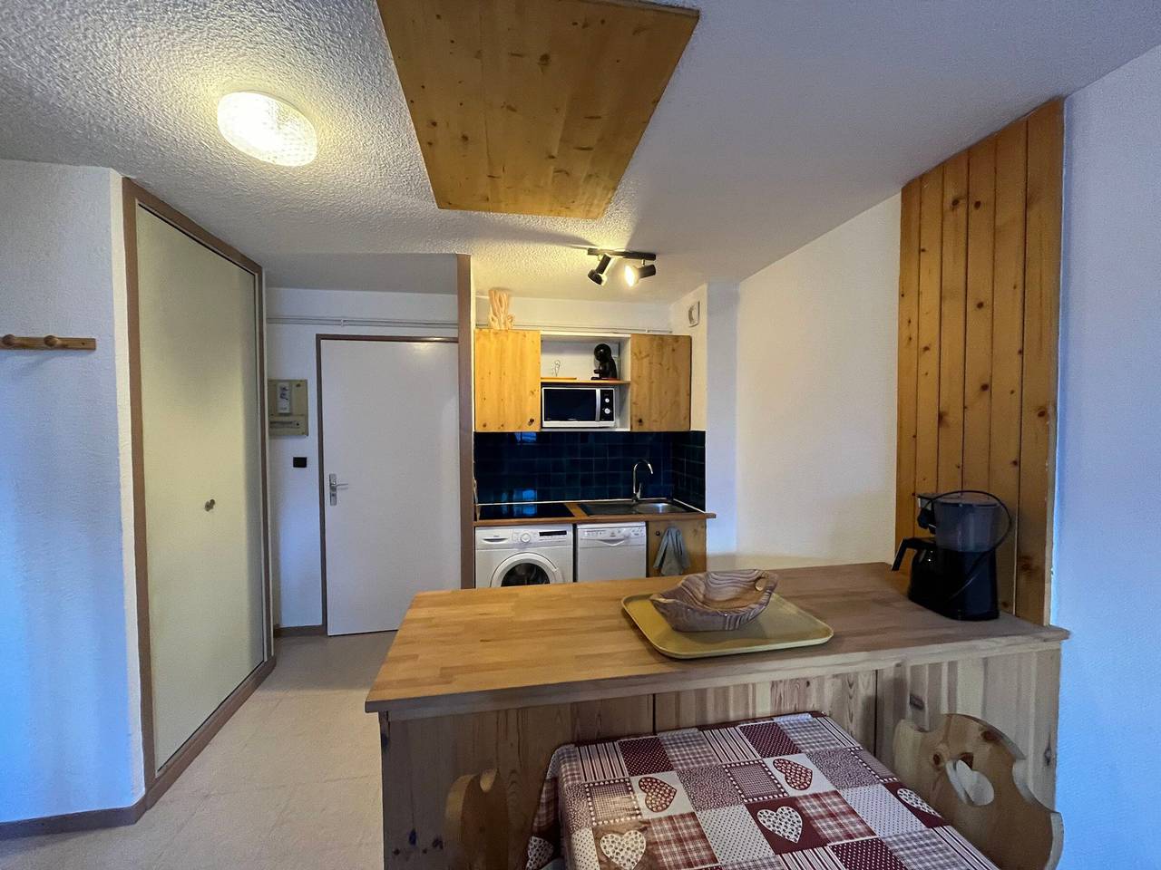 Apartamento entero, Apartamento en Lanslebourg a 300m de pistas, 5 personas, balcón con vistas in Lanslebourg-Mont-Cenis, Región de Saint-Jean-de-Maurienne