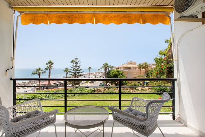 Gehele studio, Studio-appartement "Casa Pedro Santa Clara" met zeezicht, zwembad en Wi-Fi in La Carihuela, Torremolinos