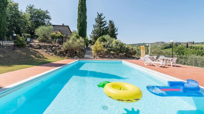 Casa vacanza per 10 persone, con giardino e piscina nonché terrazza in Monti