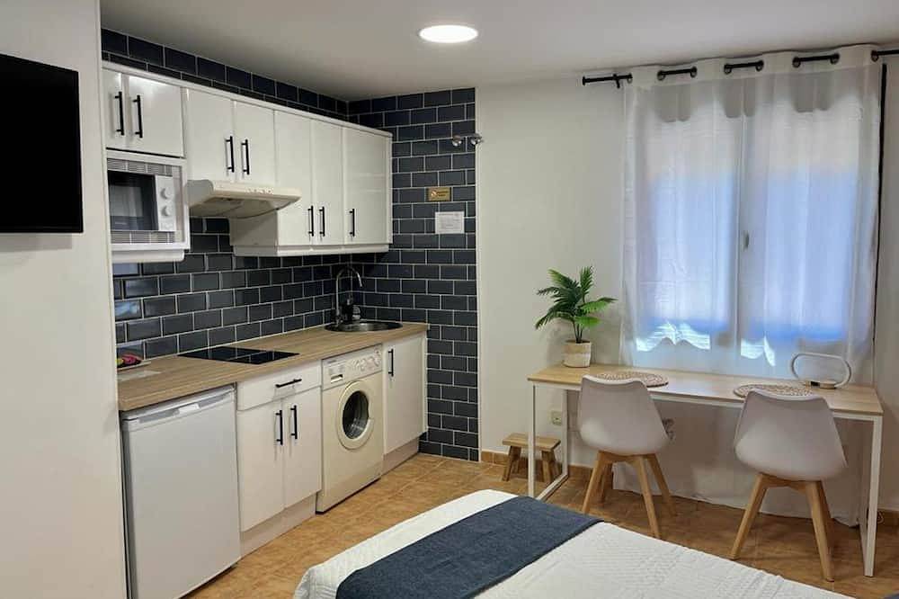 Entire apartment, Estudio Doble con 2 Camas en el Centro Histórico in Alcalá de Henares, Madrid Province