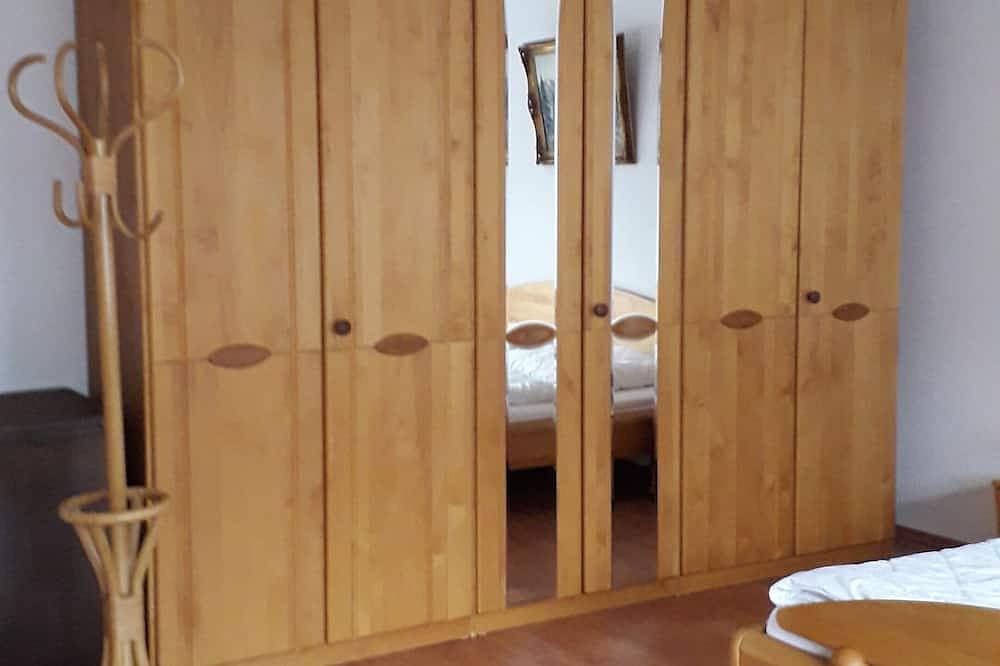 Ganze Wohnung, Renovierte Wohnung in einer guten Wohnanlage in Solms im schönen Lahntal. in Solms, Lahn-Dill-Kreis