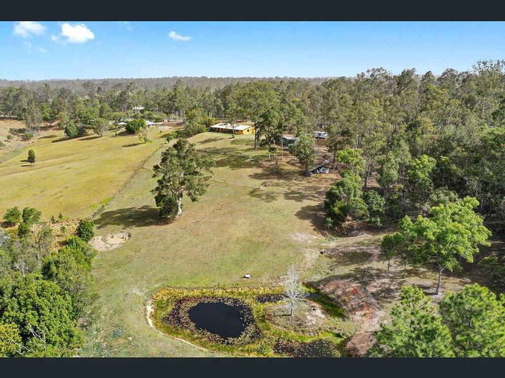 Bed and Breakfast with stunning rural views overlooking pool. Handy to town. in Queensland