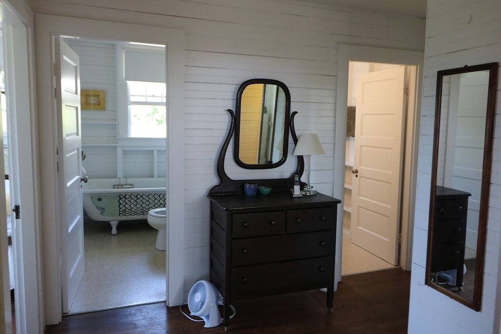 Classic Beach Cottage - Short Walk to Kennebunk Beach in Kennebunk, York County