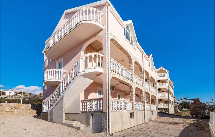 Appartement de vacances pour 4 personnes, avec Terrasse et Jardin à Rtina