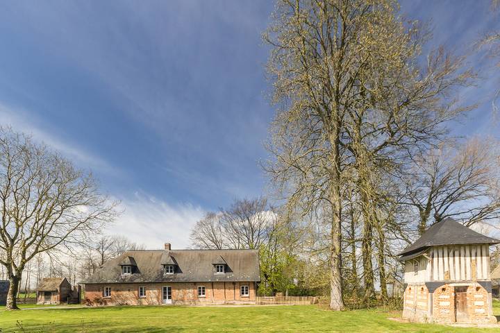 Gîte pour 10 personnes, avec jardin dans Fresnay-le-Long