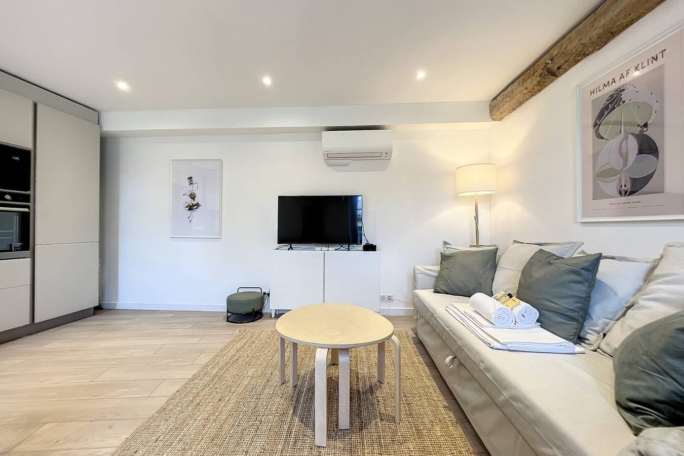 Ganze Wohnung, Ferienwohnung für 8 Personen mit Balkon in Antibes, Mittelmeerküste (Frankreich)