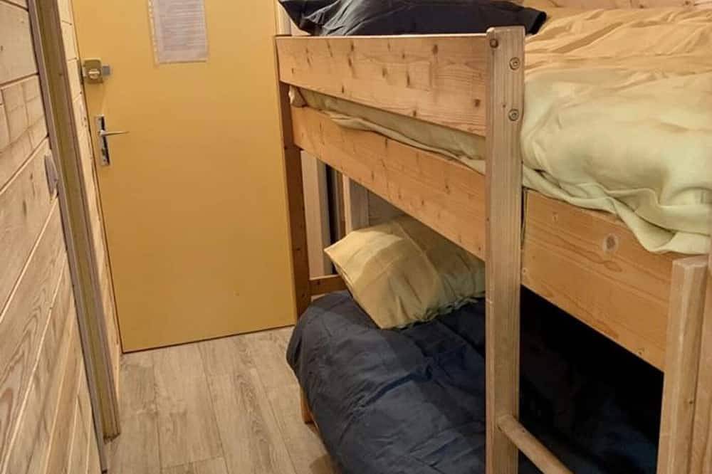 Entire apartment, Modern studio with balcony, near slopes, Wifi in Le Lioran, Laveissière