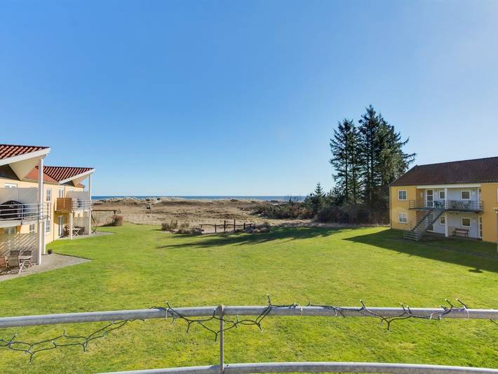 Ferieleilighet for 4 personer, med terrasse i Hou