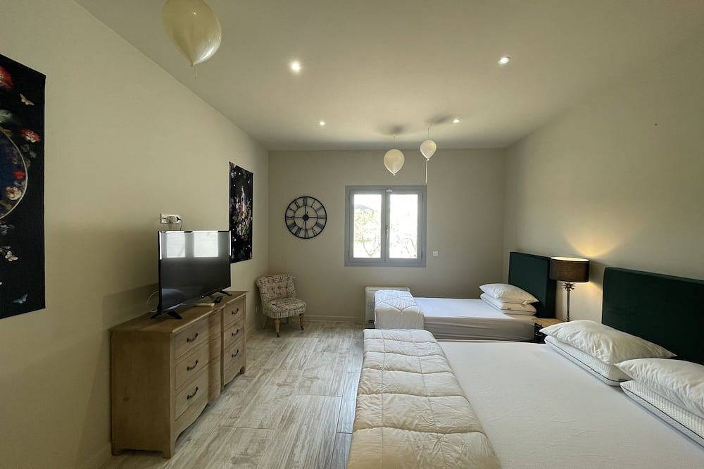 Villa 210m 14 Pers. 3 kms Ponte-Leccia -Canavaggia Centre Corse in Canavaggia, Arrondissement de Corte