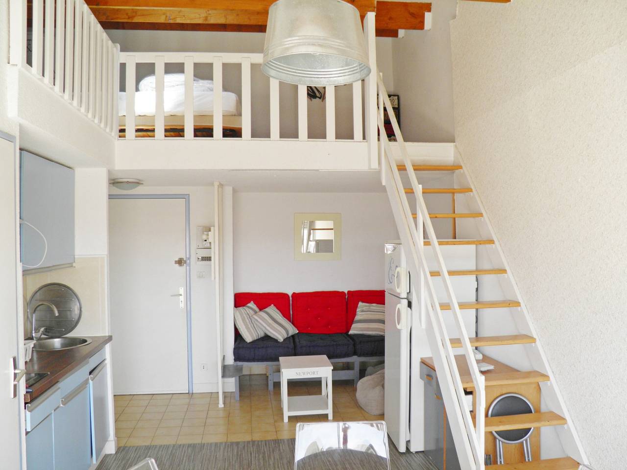 Entire apartment, Charming mezzanine apartment, terrace, parking and air conditioning in Sète in Sete, Mediterranean Coast (France)