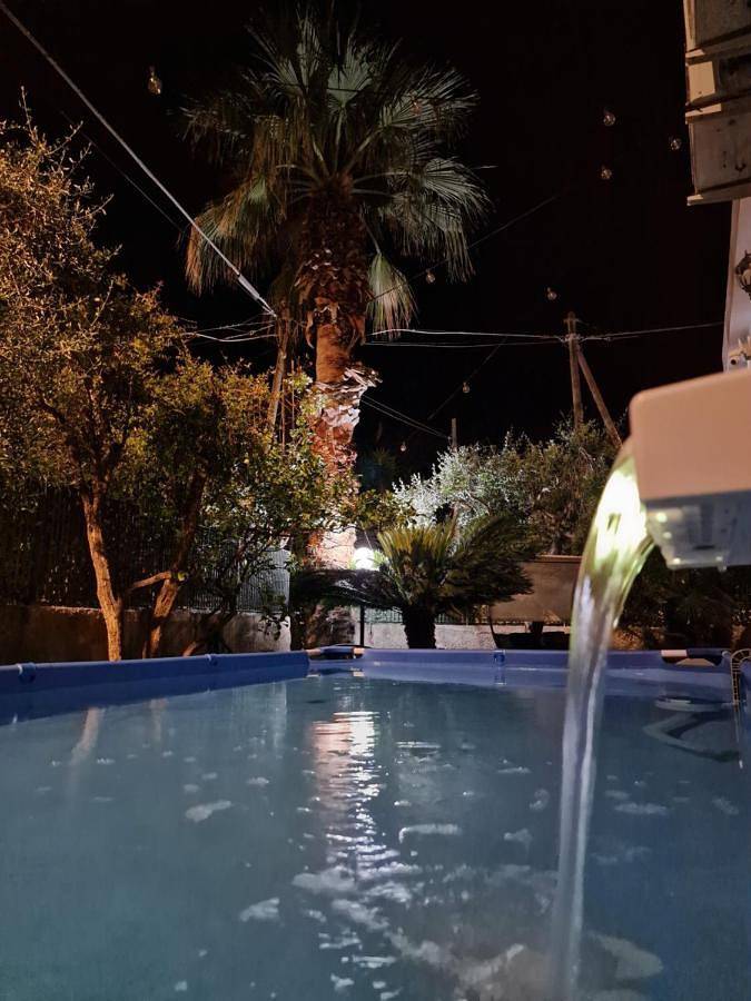 Location de vacances pour 8 personnes, avec jardin ainsi que piscine et vue, animaux acceptés à Taranto - 4