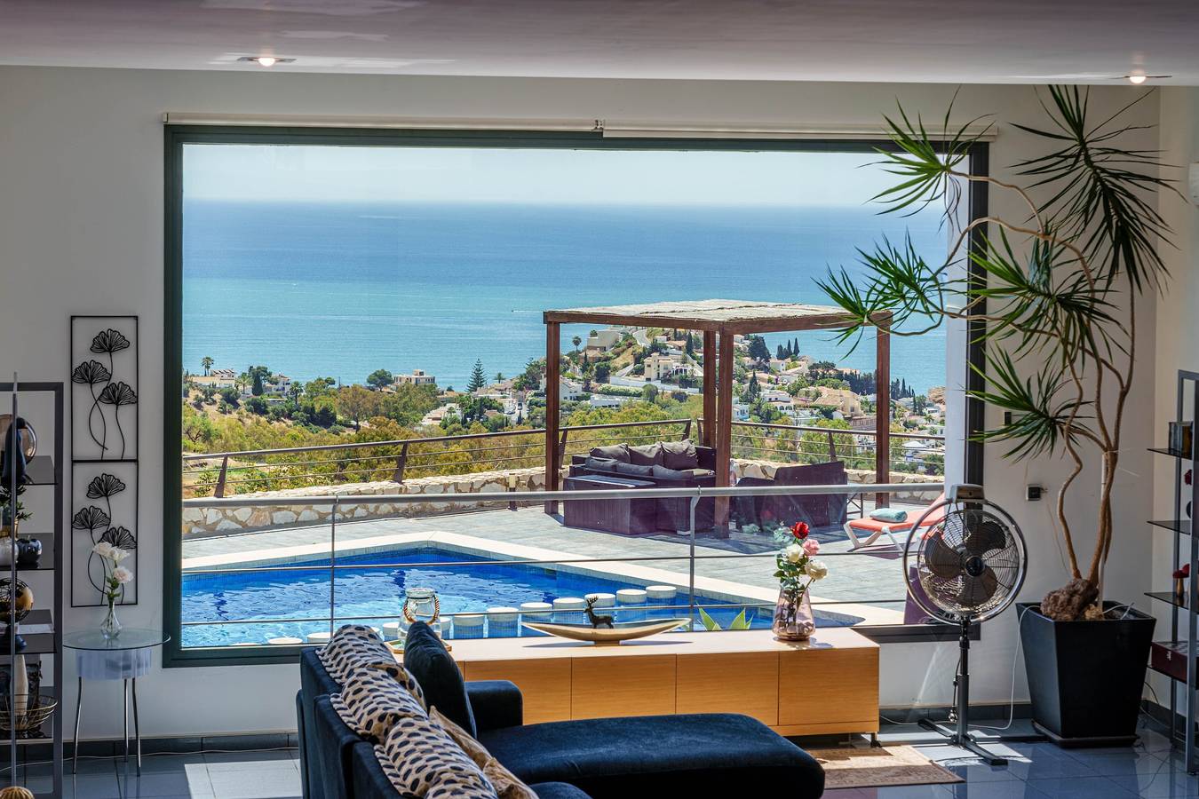 Villa 'Holivista' met zeezicht, wifi en airconditioning in Torremuelle, Benalmádena