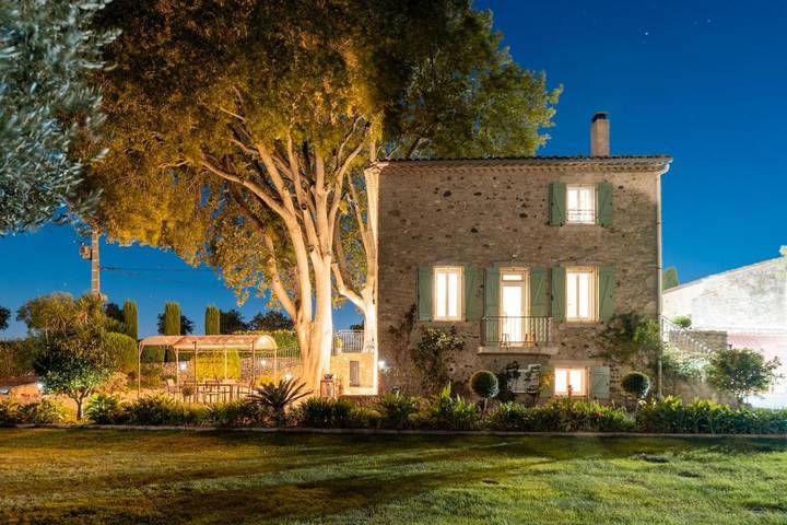 Gîte pour 10 personnes, avec piscine ainsi que jardin et vue à Caux