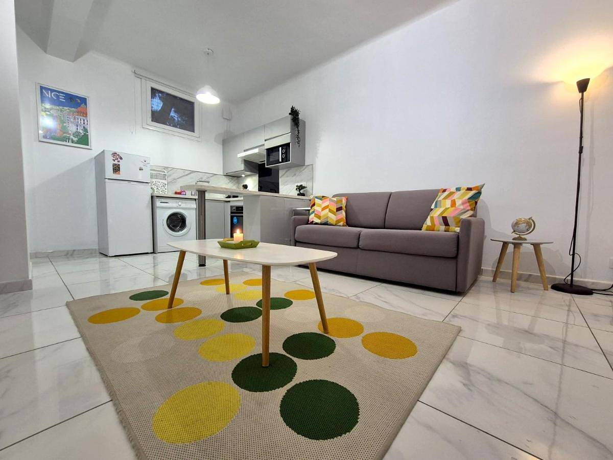 Appartement entier, Studio rénové au centre ville (15 min de la plage) in Nice, Côte méditerranéenne (France)