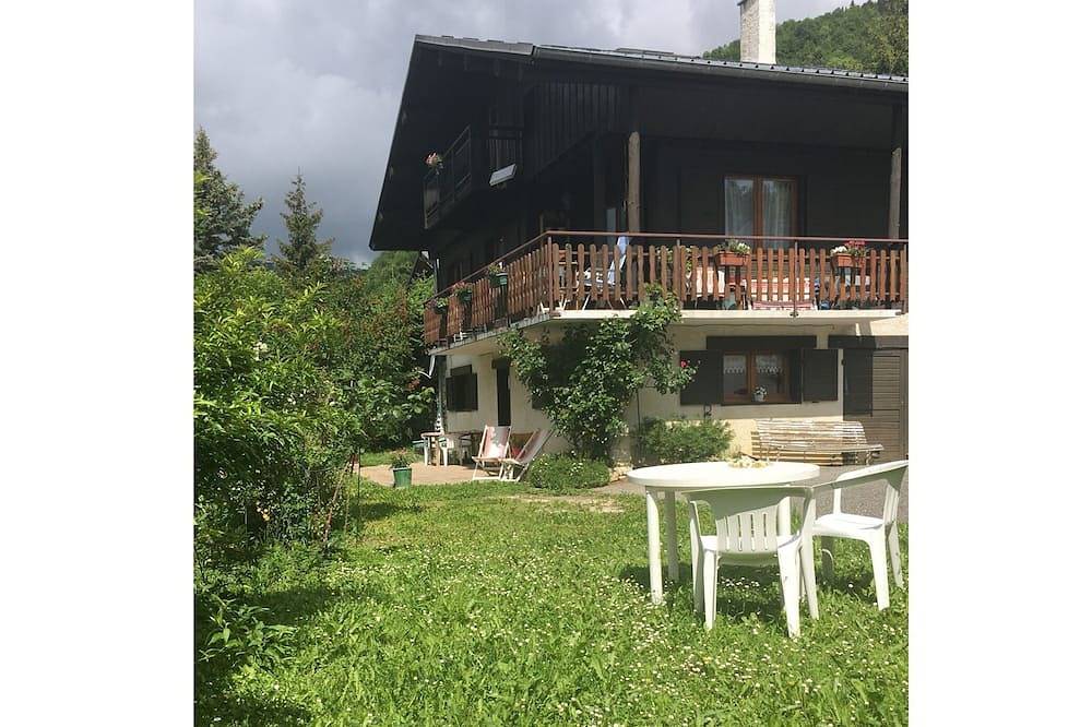 Apartamento entero, El Eterle Bauges: apartamento en la montaña, nieve, esquí, senderismo, relajación ... in Aillon-le-Jeune, Chambéry region