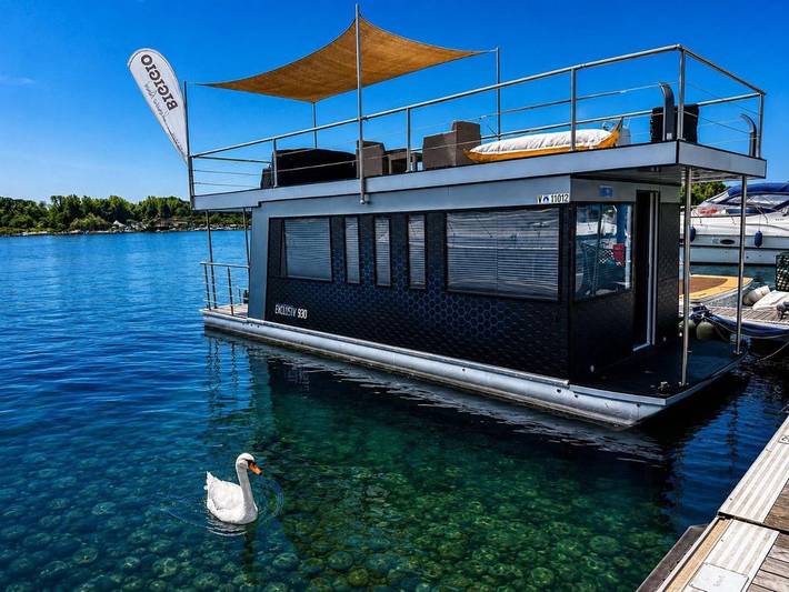 Boot für 2 Personen, mit Pool und Garten sowie Whirlpool in Italien