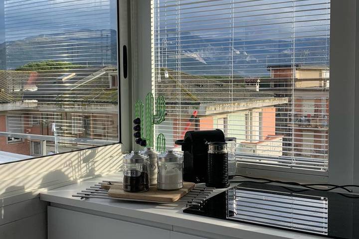 Gîte pour 4 personnes, avec vue sur l’océan ainsi que jardin et balcon, adapté aux familles à Sarzana - 2