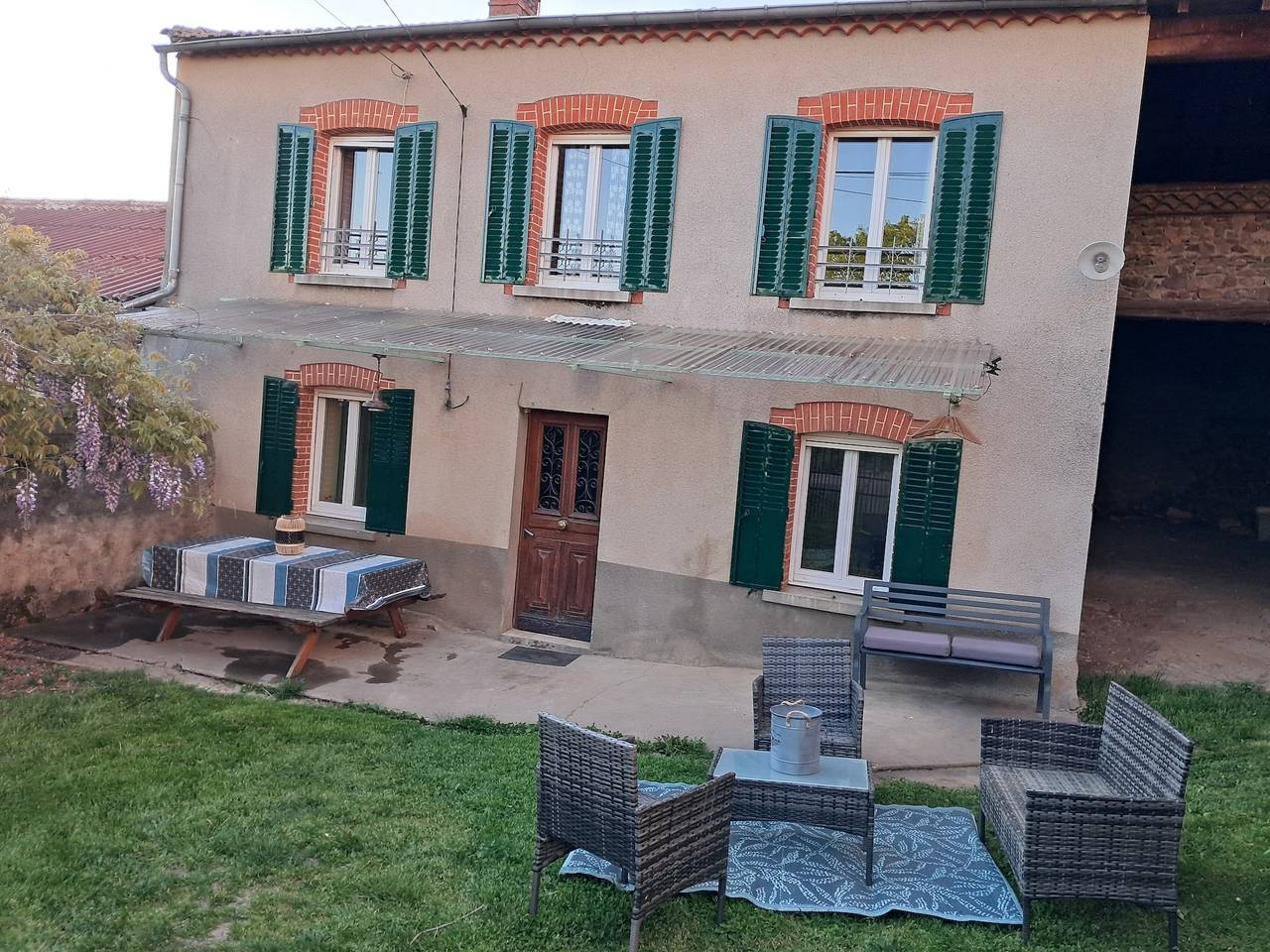 Maison de vacances « Gîte Les Glycines » in Auzon, Parc Naturel Régional Livradois-Forez