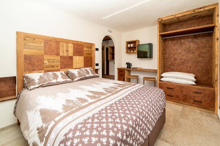 Ganze Wohnung, Ferienwohnung "Eisenholz" in Pistennähe mit 2 Balkonen und Wlan in Livigno (Stadt), Livigno