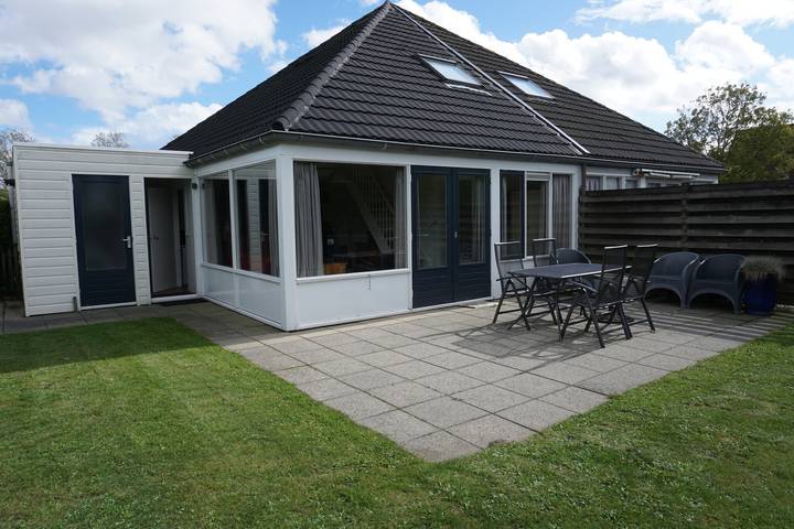 Ferienhaus für 4 Personen, mit Balkon/Terrasse und Terrasse sowie Garten in Zeeland