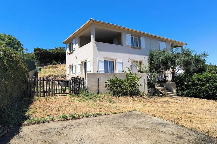 Location de vacances pour 6 personnes, avec jardin et balcon, animaux acceptés à Castellare-di-Casinca