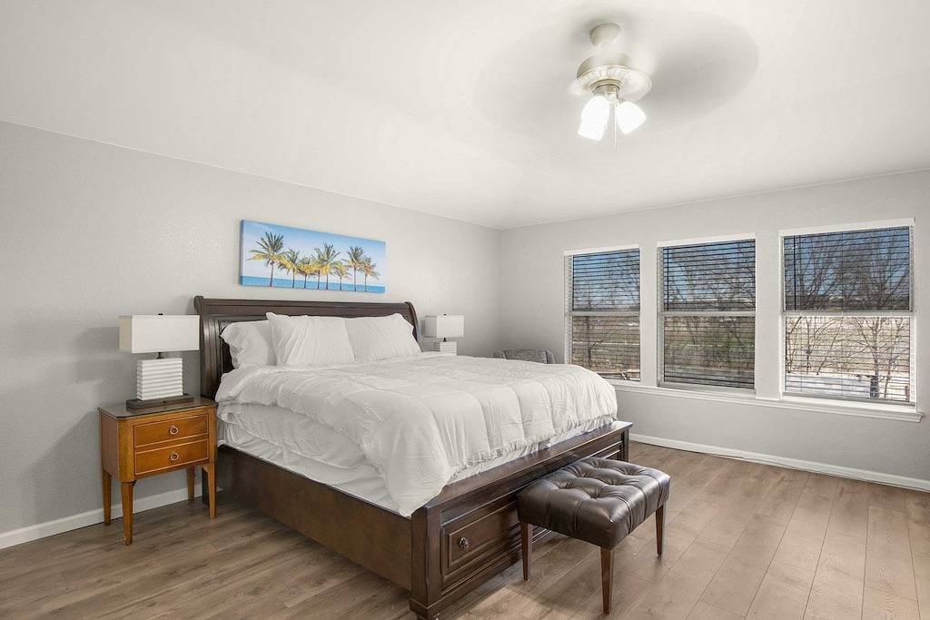 Relaxing 4-Bedroom Retreat with Pool & Spa in a Quiet Neighborhood in Pflugerville, Travis County