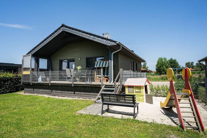 Ferienhaus für 5 Personen, mit Balkon/Terrasse und Terrasse sowie Garten in Jade