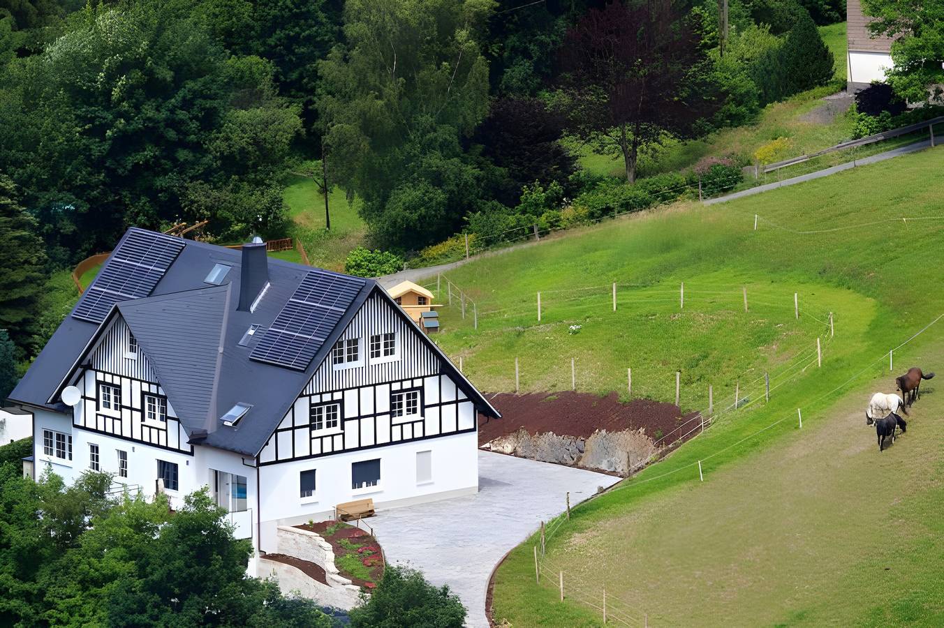 Ganze Wohnung, Ferienwohnung 'Pferd' mit Bergblick, Gemeinschaftsterrasse und Wi-Fi in Lenne (Schmallenberg), Schmallenberg