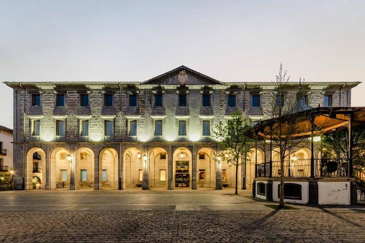 Hôtel pour 10 personnes, avec Jacuzzi ainsi que Terrasse et Sauna à Orduña