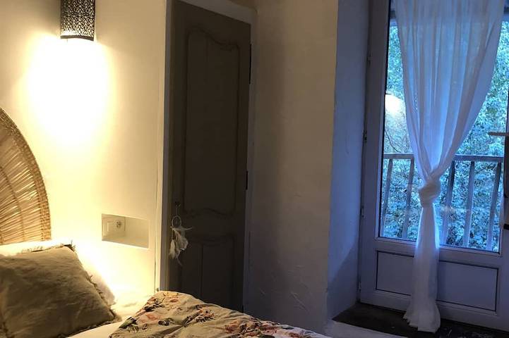 Location de vacances pour 8 personnes, avec terrasse ainsi que jardin et jacuzzi à Illier-et-Laramade - 3