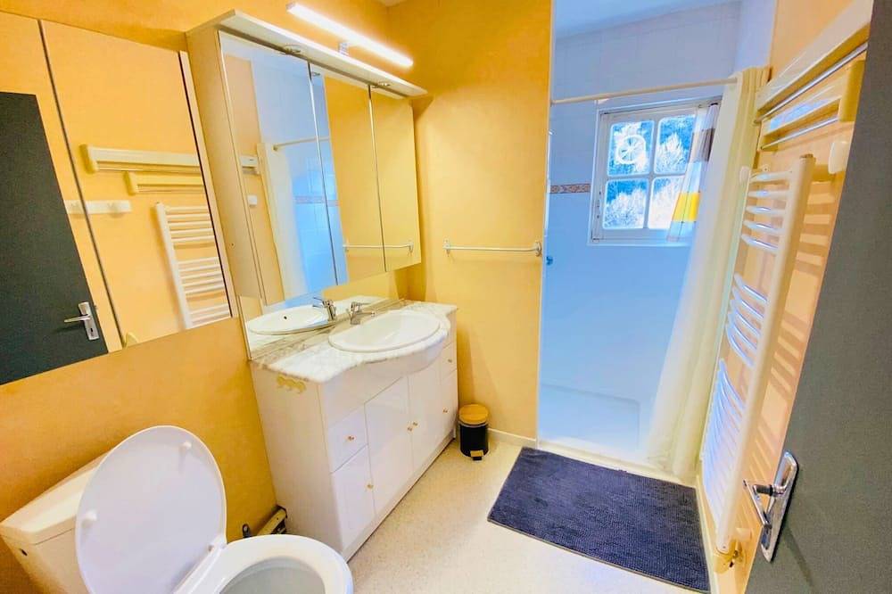 Appartement entier, Appartement 2 chambres au bout de la route en pleine forêt in Saint-Hilaire-les-Courbes, Région de Tulle