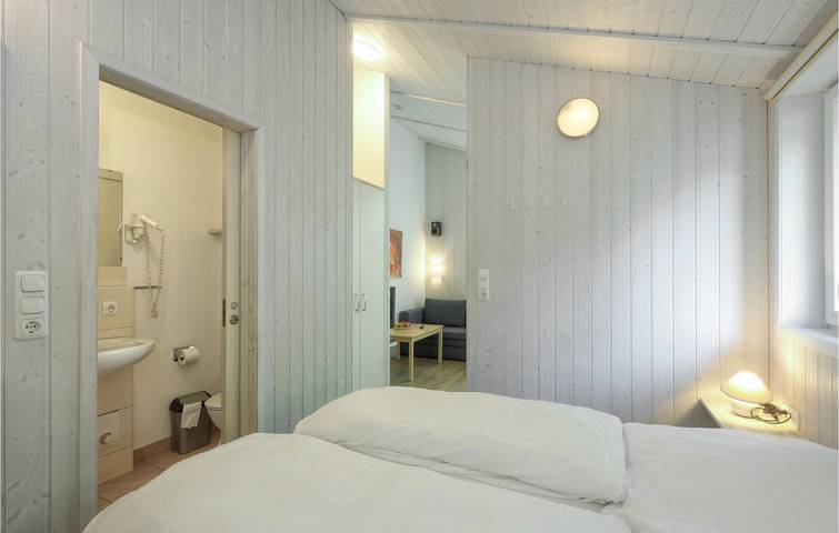 Ganze Ferienwohnung, Rückzugsort am Strand: WiFi, Parkplatz, Terrasse & Küche in Priwall, Lübeck