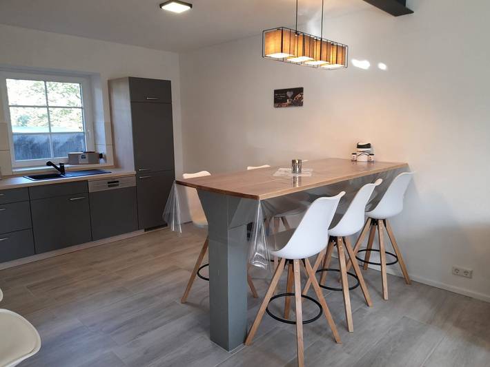 Ferienhaus für 8 Personen, mit Terrasse und Garten in Esgrus