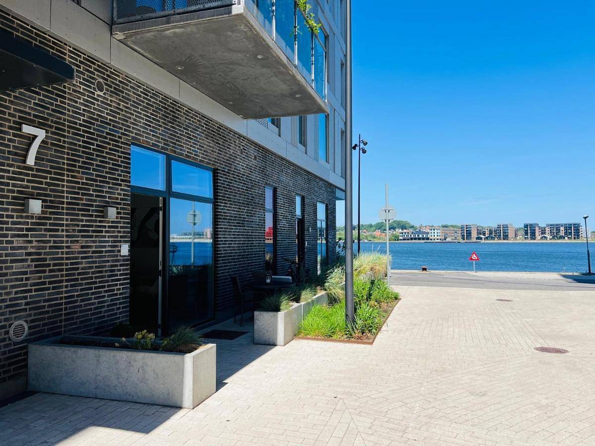 Ganze Wohnung, Exclusive Aalborg Harbourfront Apartment with Private Entrance in Aalborg, Limfjord in Nordjütland