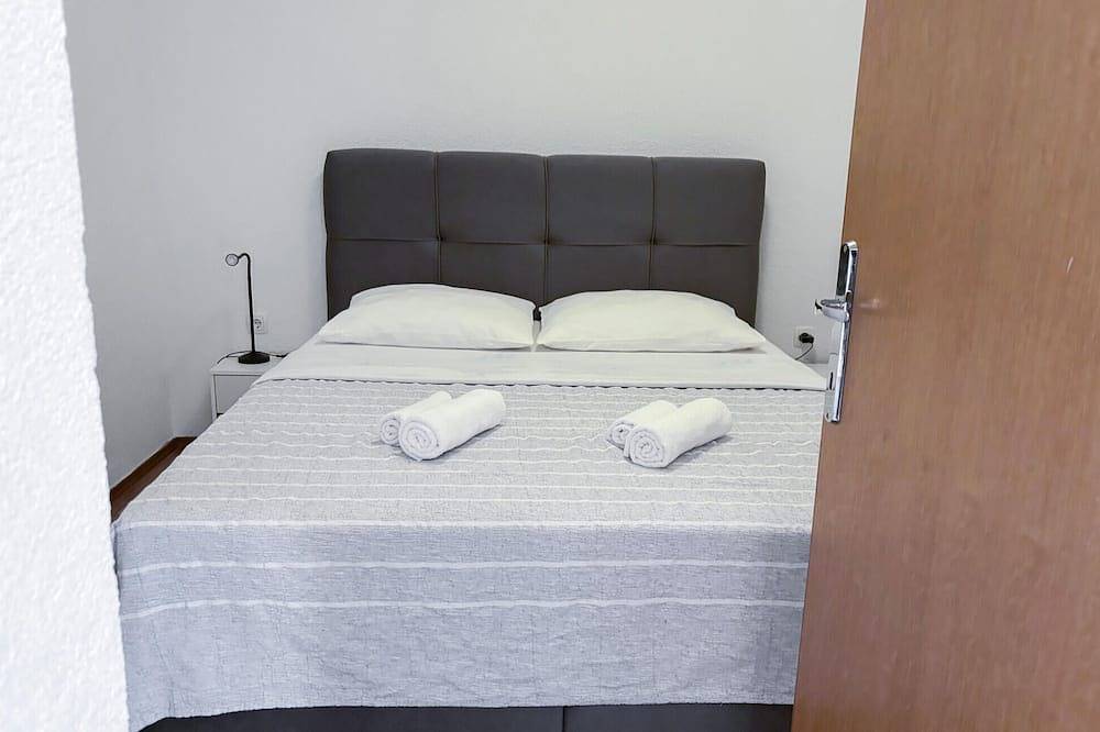 Entire apartment, Amazing apartment in Lukovo Sugarje in Lukovo Šugarje, Velebit Nature Park