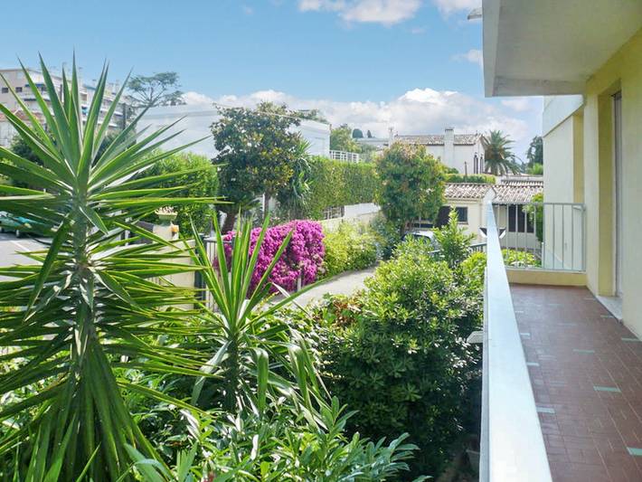 Ferielejlighed for 6 personer, med søudsigt og terrasse i Antibes