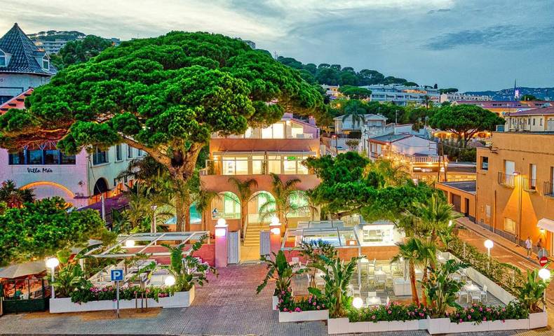 Hôtel pour 2 personnes, avec sauna et jacuzzi ainsi que piscine et jardin