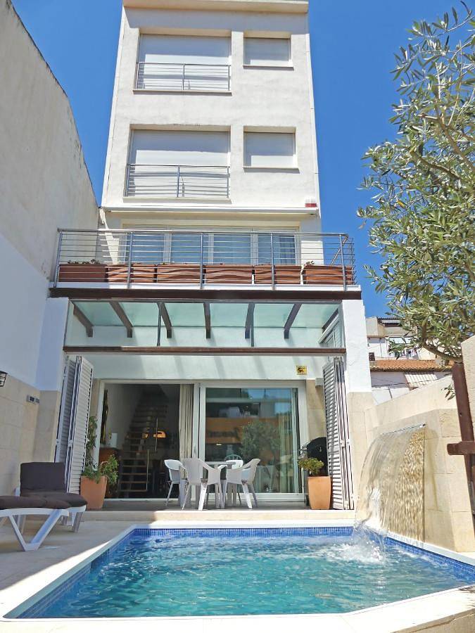 Location de vacances pour 11 personnes, avec piscine et balcon à Colera