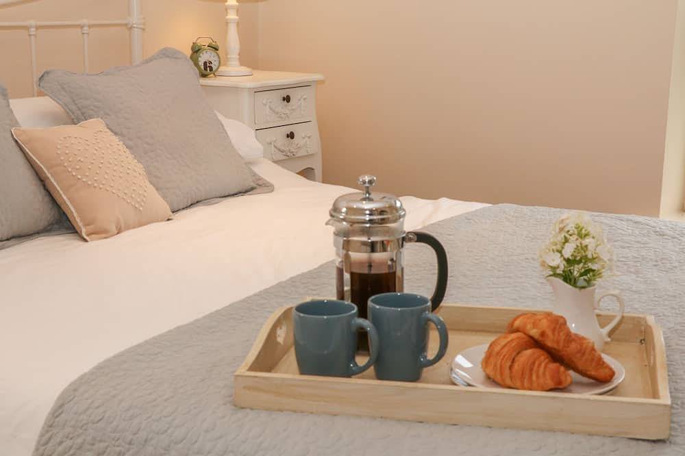 4 Cherry Tree Cottages, family friendly, with open fire in Bradwell in Bradwell (Derbyshire Dales), Derbyshire
