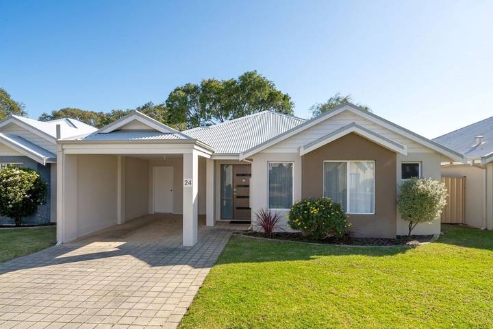 Holiday rental for 4 people, with garden and pool as well as terrace in Western Australia