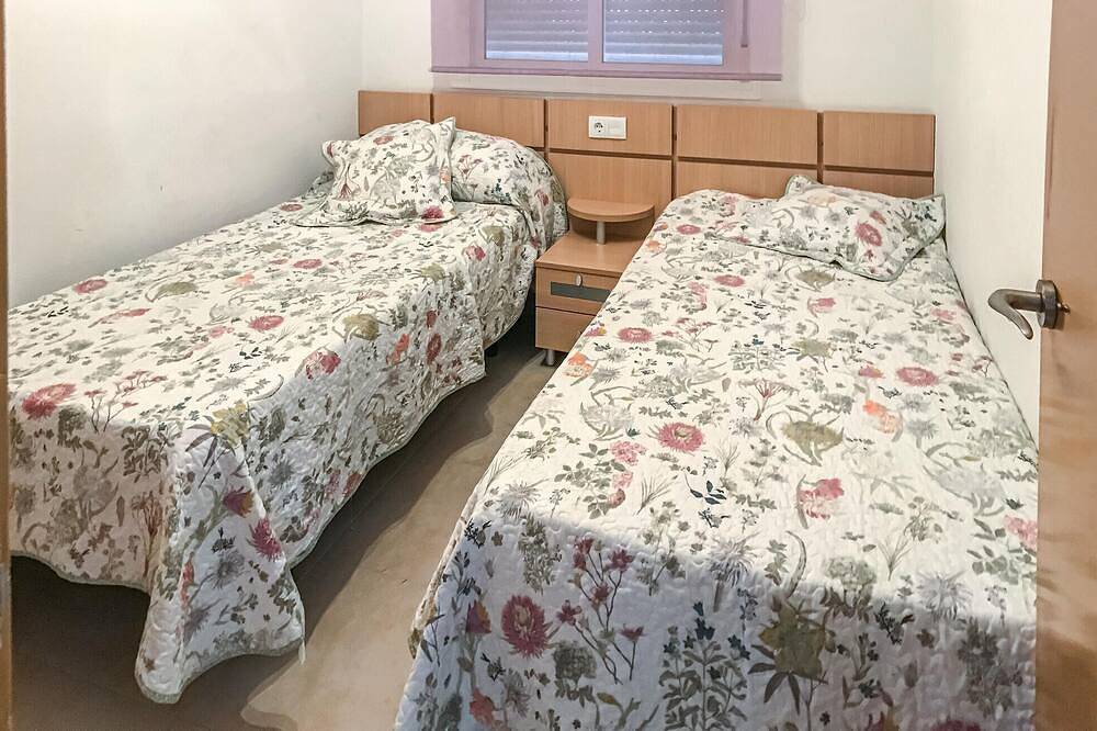 Apartamento entero, Apartamento en primera línea de playa en La Torre. in Torre de la Sal, Cabanes