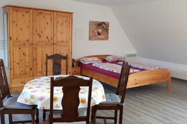 Gîte pour 2 personnes, avec piscine ainsi que terrasse et jardin à Loperhet - 2