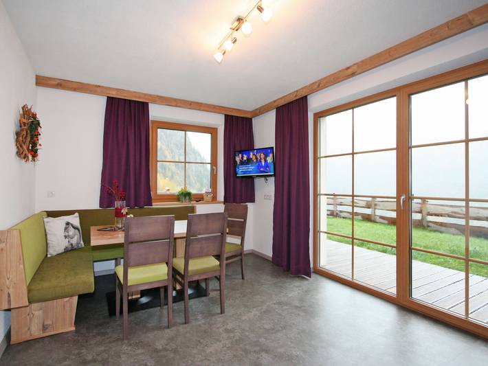 Ferienwohnung für 5 Personen, mit Terrasse und Garten sowie Ausblick in Längenfeld - 3