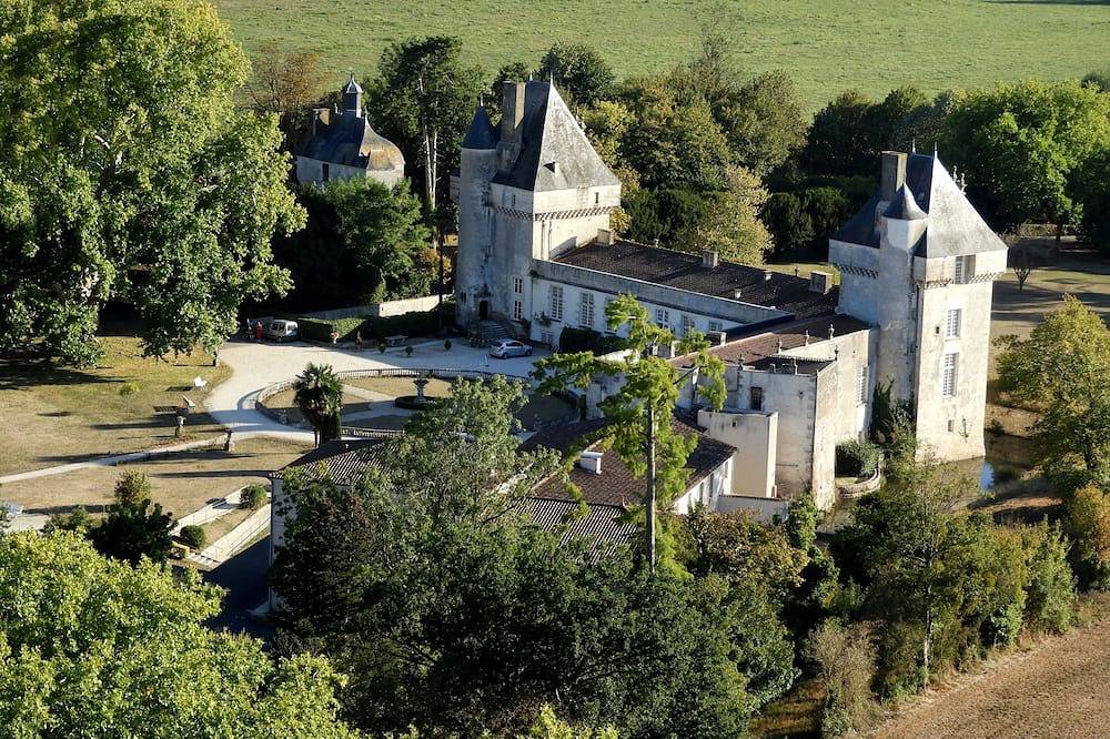 Un séjour d'exception en famille ou entre amis ! in Saint-Pierre-de-l'Isle, Région de Saint-Jean-d'Angély